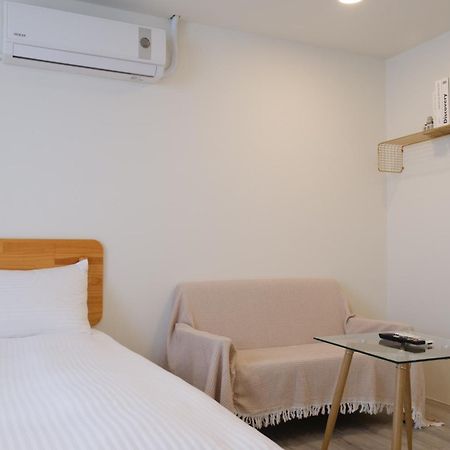 See U Apartment Tainan Extérieur photo
